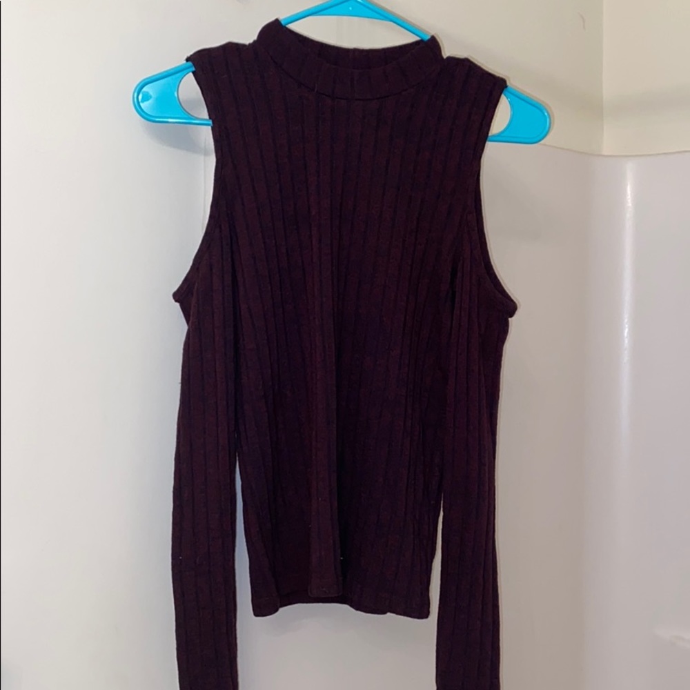 Cute AE shoulderless long sleeve tee!